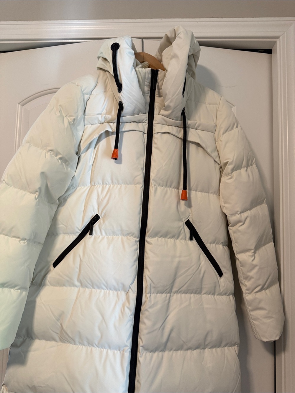 OROLAY Women's Long White Puffer Coat with Hood - Picture 5 of 6